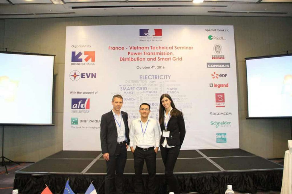 Bruno Bouteille, PhD Nguyen Xuan Truong y Ana Monreal en Vietnam