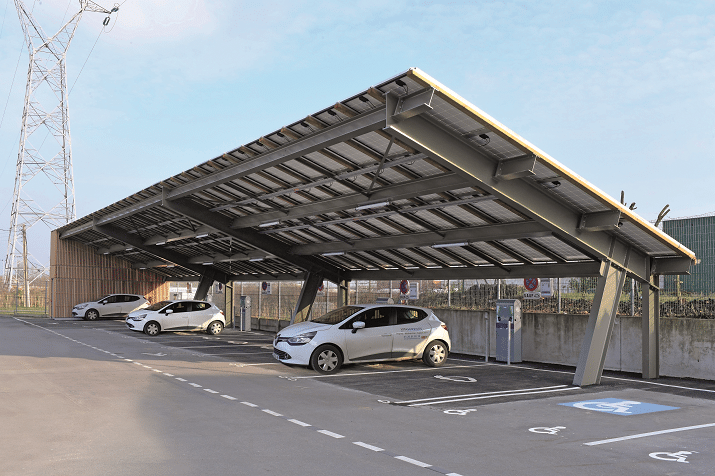 Ombrière photovoltaïque avec bornes de recharge de véhicules électriques à Lomme