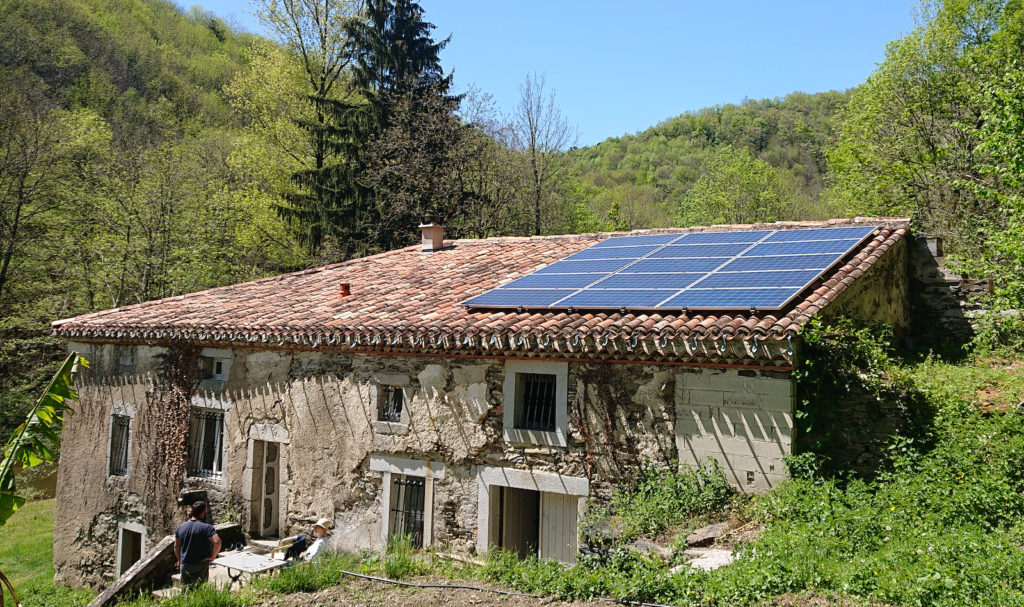 Habitation en autoconsommation dans le Sidobre à Lacrouzette