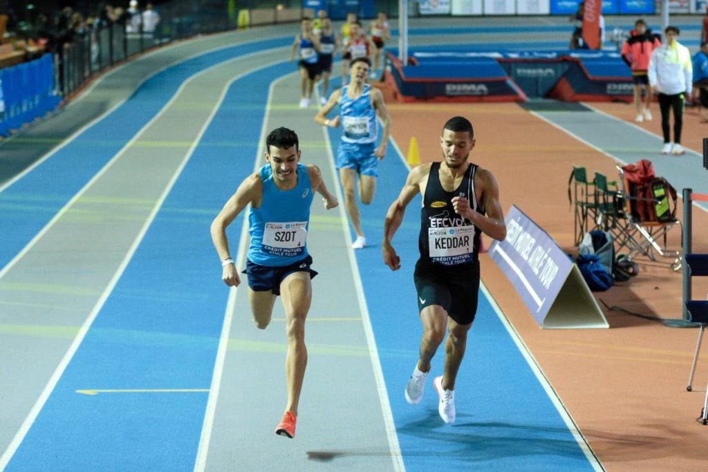 Flavien Szot remporte sur la ligne le 1500m du MNIL 2022